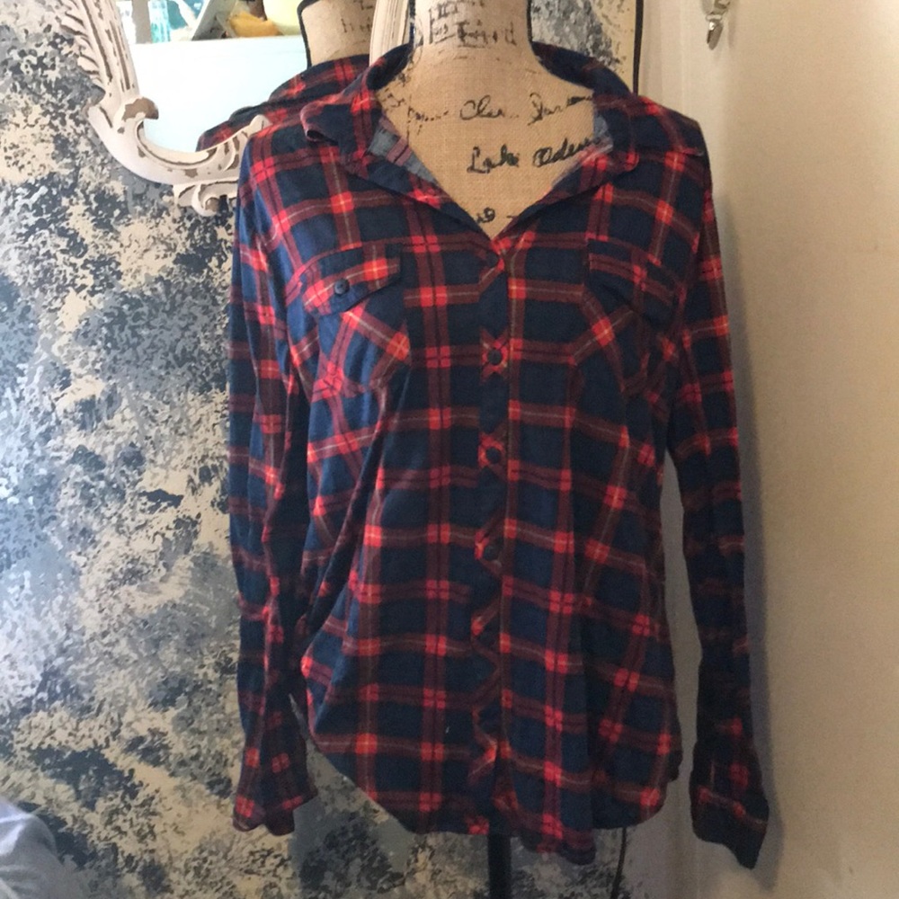 Long sleeve button up shirt that’s plaid